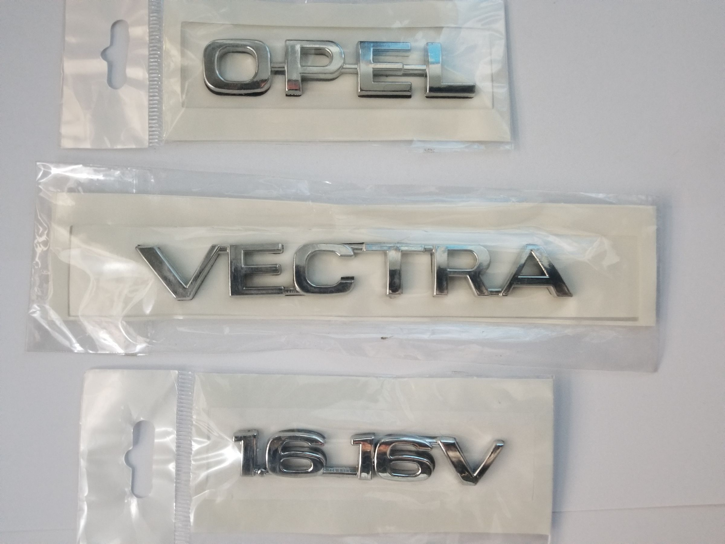 opel-vectra-1.6-16v-arka-bagaj-yazisi-krom-1.jpg