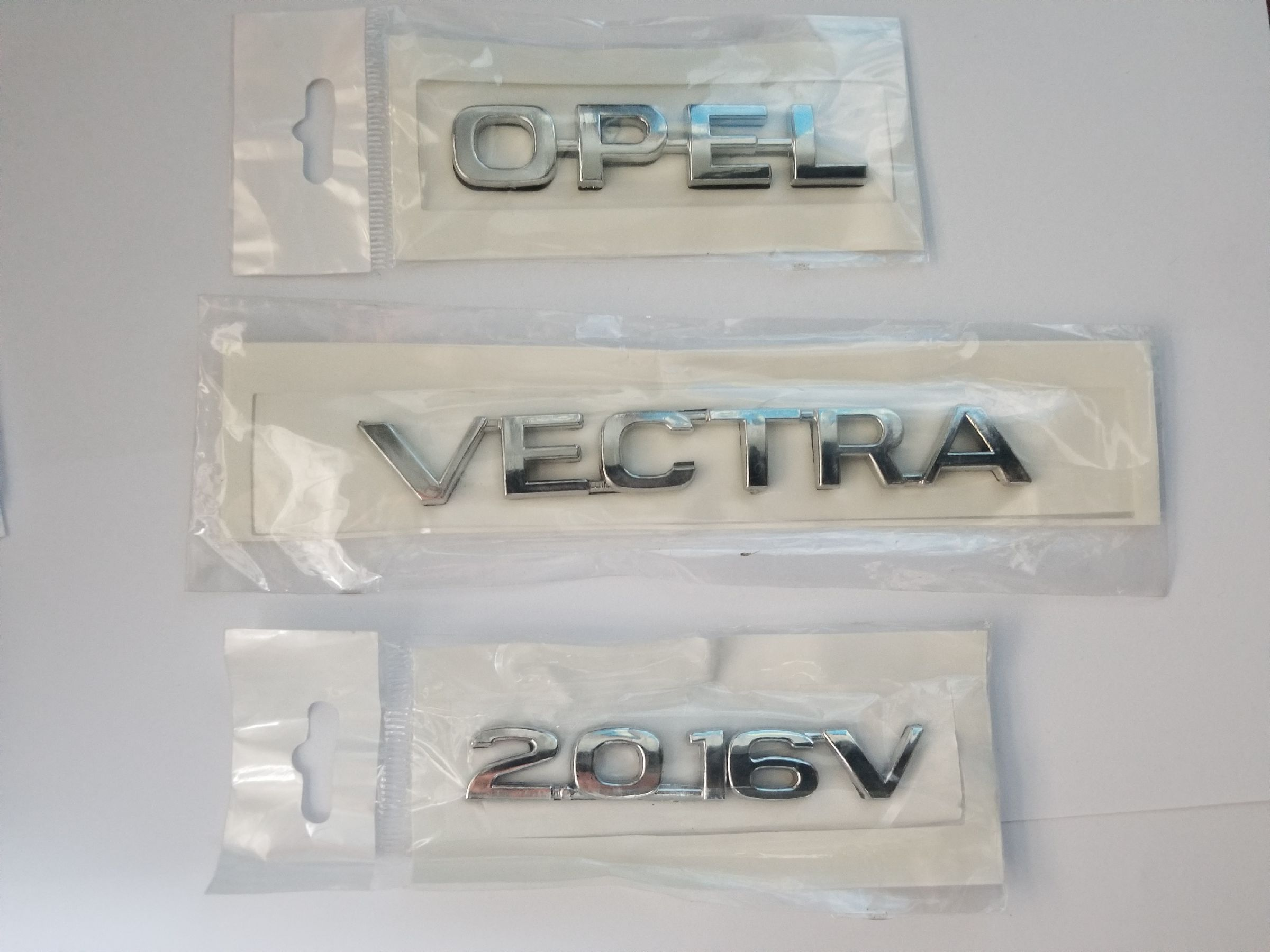 opel-vectra-2.0-16v-arka-bagaj-yazisi-krom-1.jpg